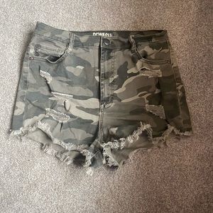 Camo high waisted shorts